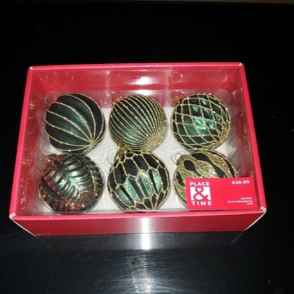 Luxurious Gold and Green Holiday Ornaments